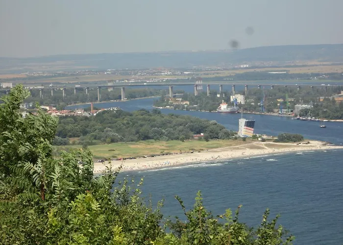 Sunset House فارنا